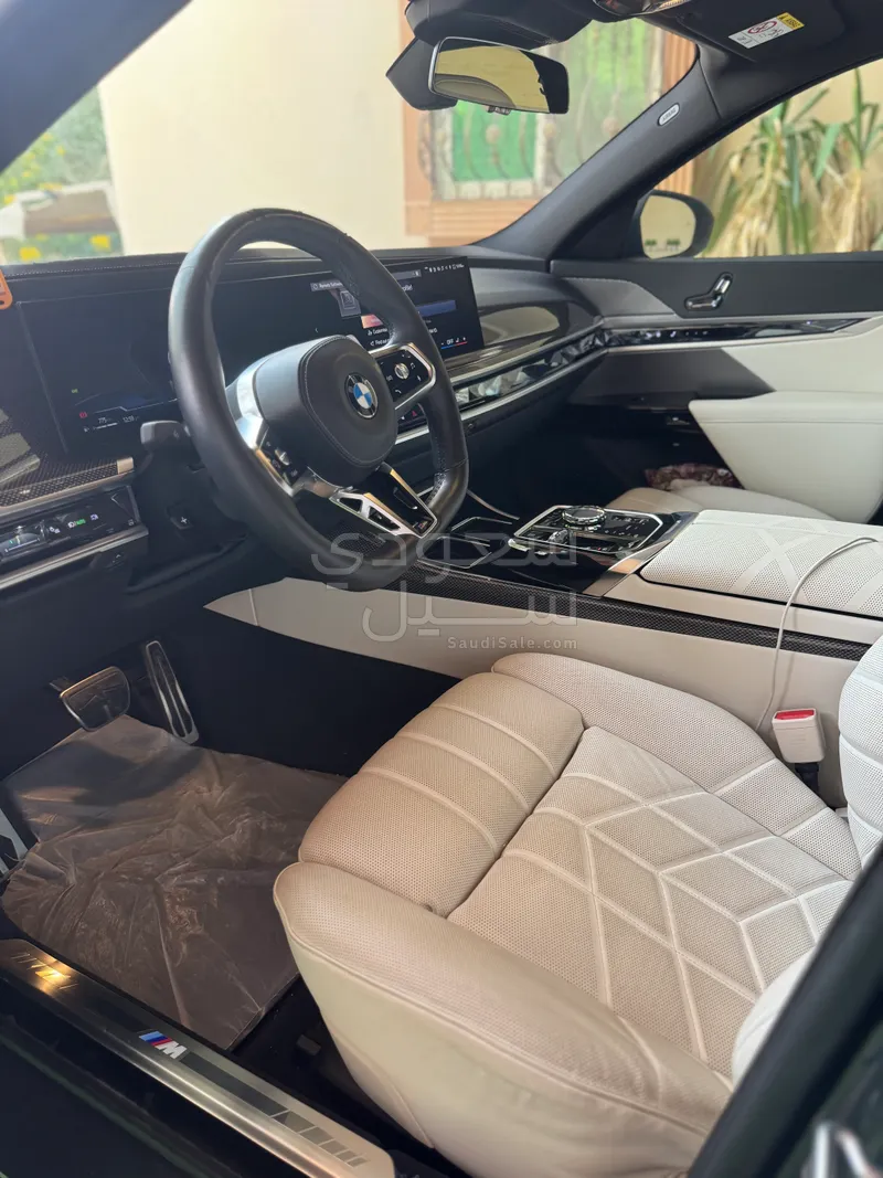 2024 بي ام دبليو الفئة السابعة 735أي