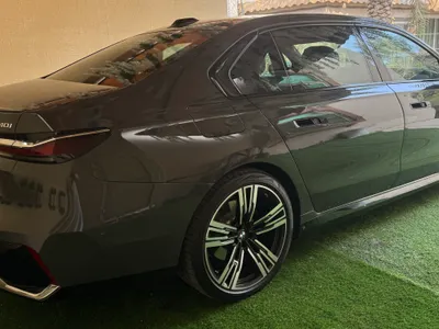 2024 بي ام دبليو الفئة السابعة 735أي