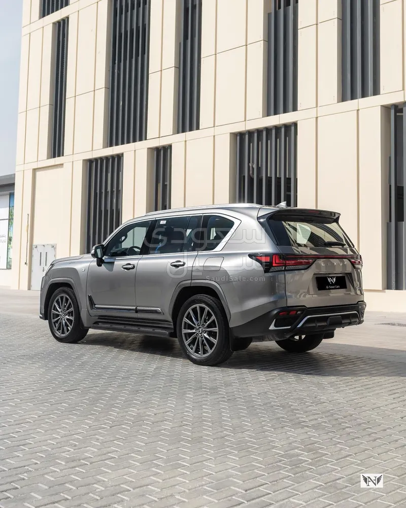 2023 لكزس إل إكس 600 إف