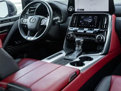 2023 لكزس إل إكس 600 إف