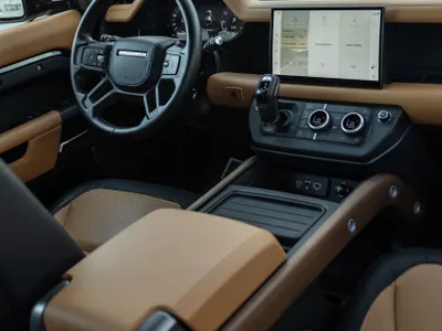 2024 لاند روفر ديفيندر اكس 110