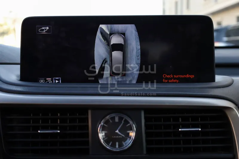 2022 لكزس أر إكس 350