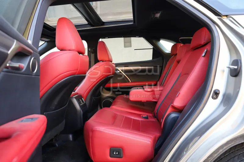 2022 لكزس أر إكس 350