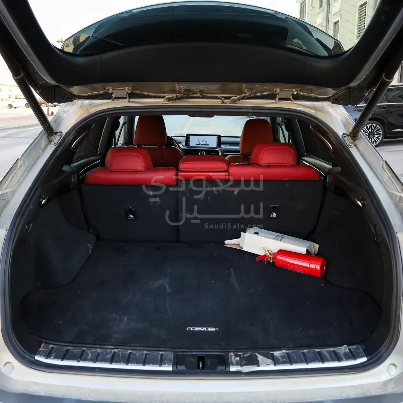 2022 لكزس أر إكس 350