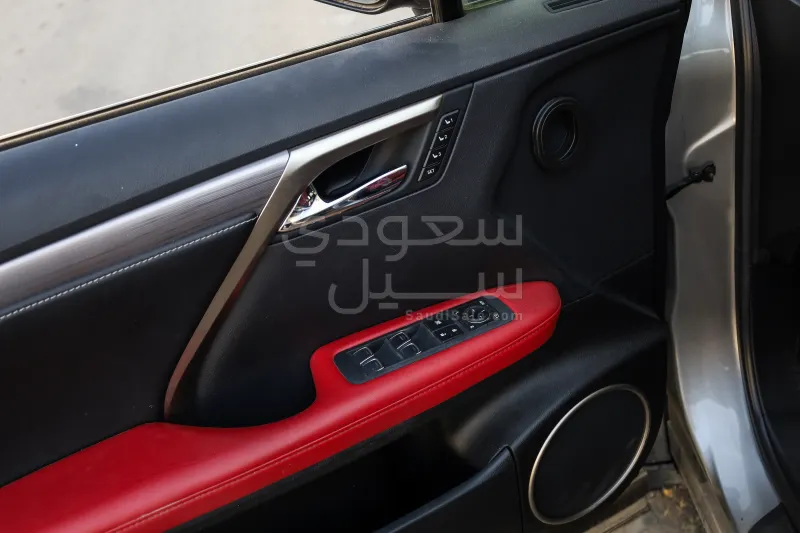 2022 لكزس أر إكس 350