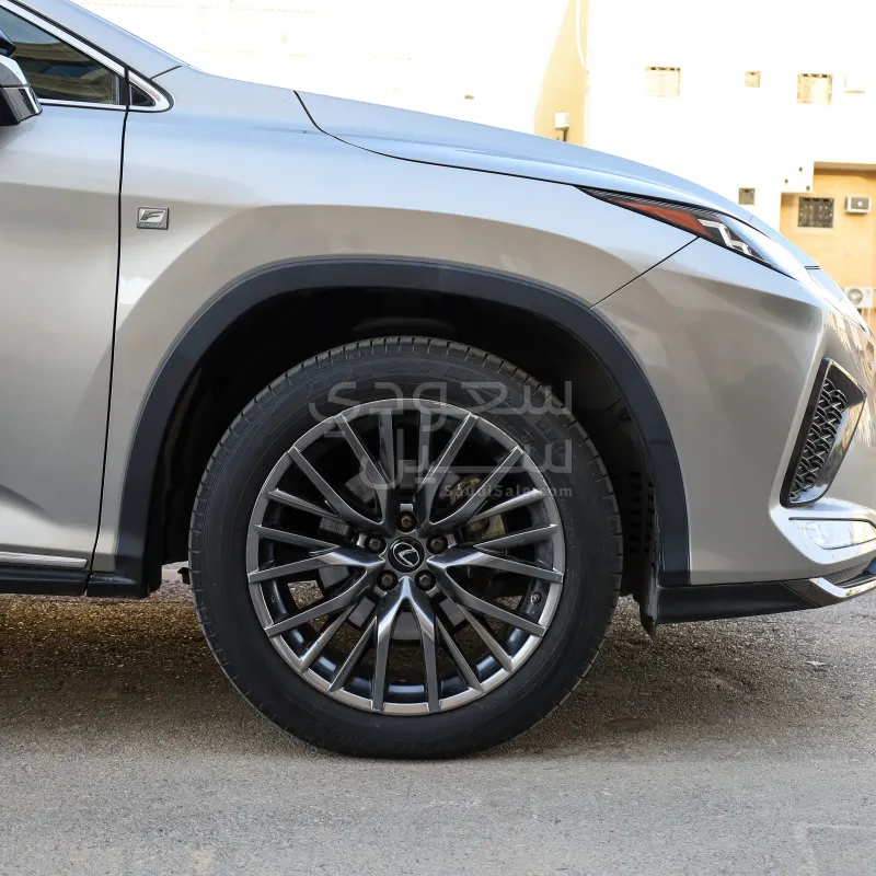 2022 لكزس أر إكس 350