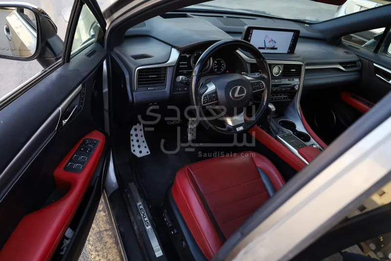 2022 لكزس أر إكس 350