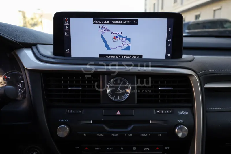 2022 لكزس أر إكس 350