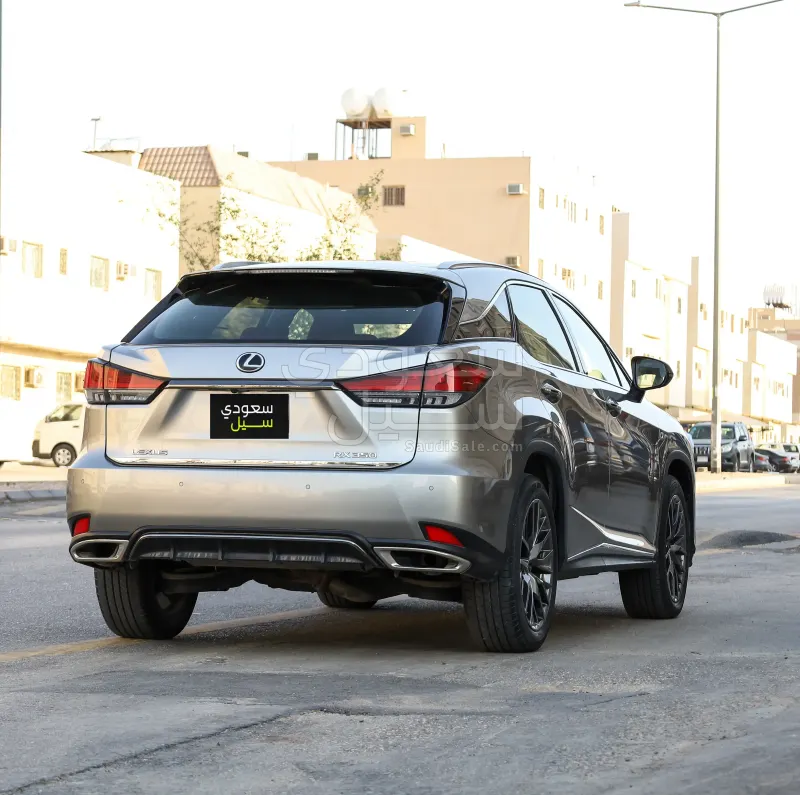 2022 لكزس أر إكس 350