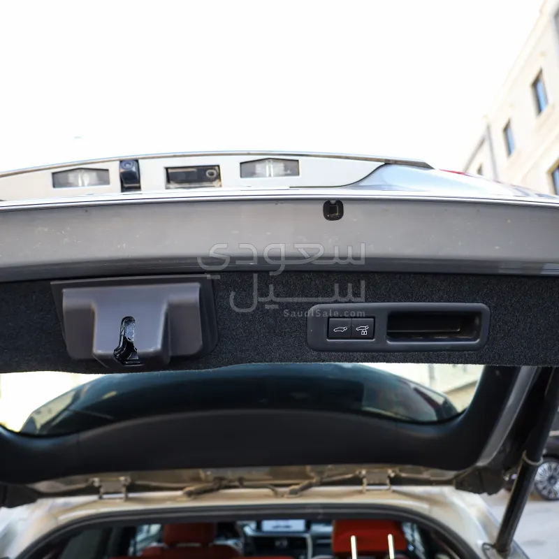 2022 لكزس أر إكس 350