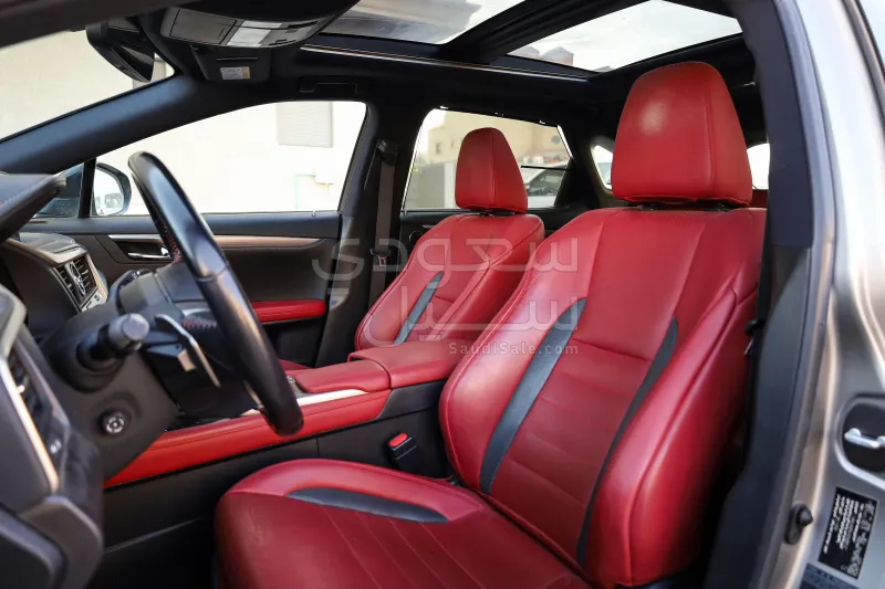 2022 لكزس أر إكس 350