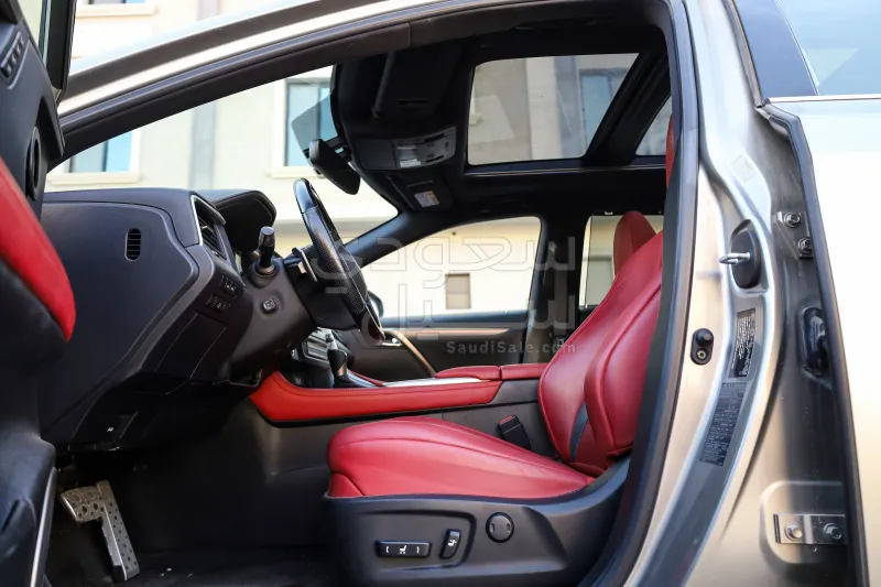 2022 لكزس أر إكس 350