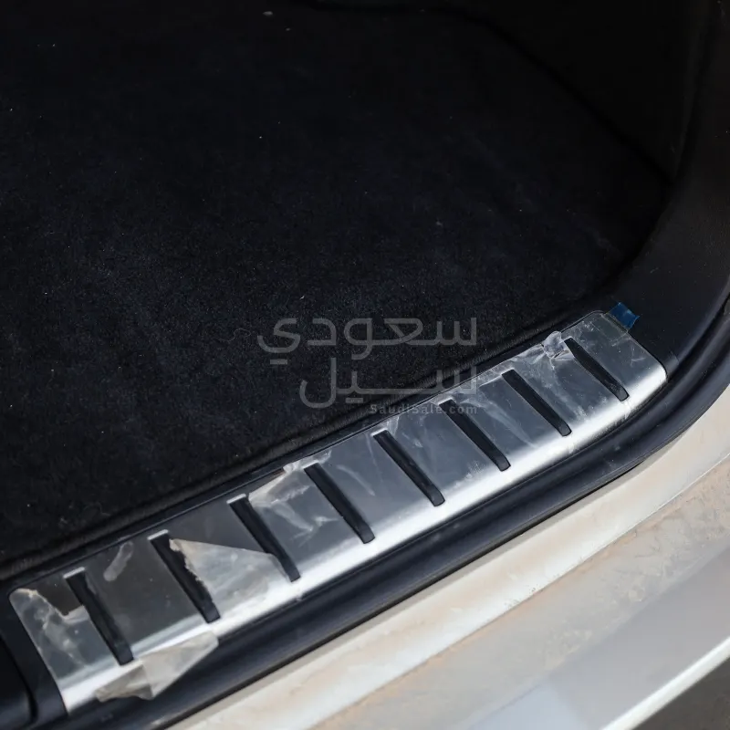 2022 لكزس أر إكس 350