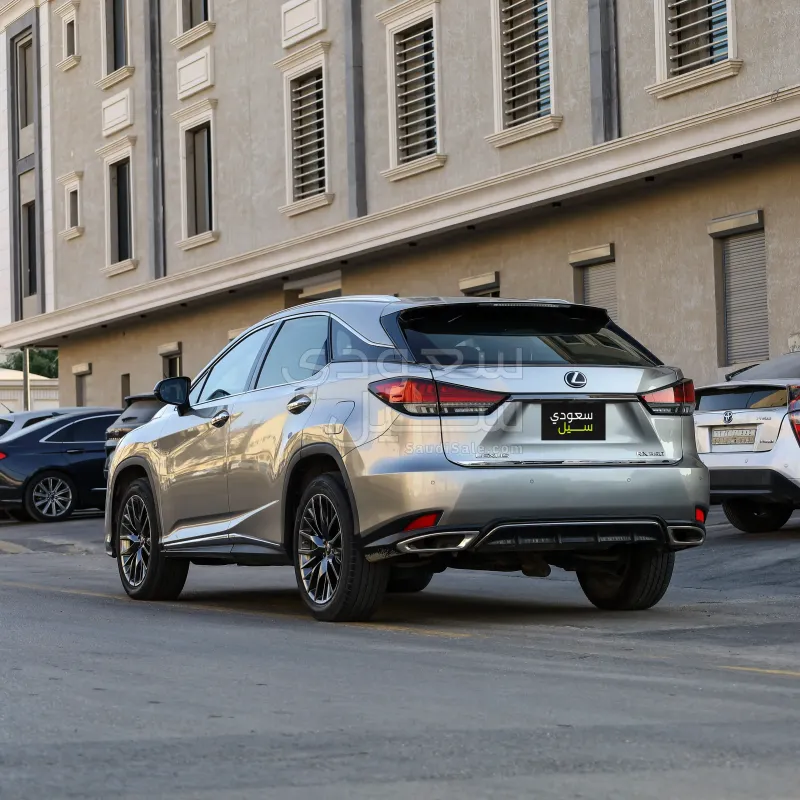 2022 لكزس أر إكس 350