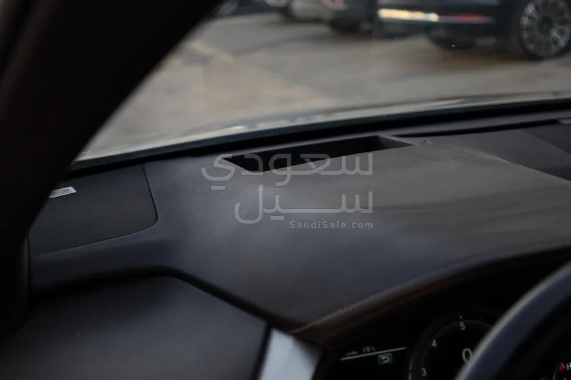 2022 لكزس أر إكس 350