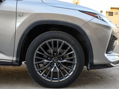 2022 لكزس أر إكس 350