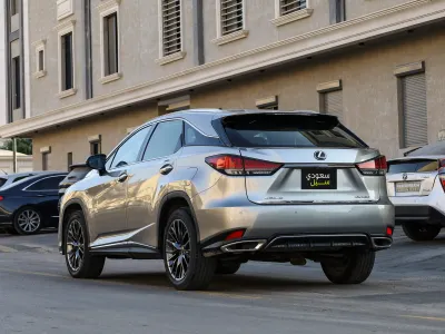 2022 لكزس أر إكس 350