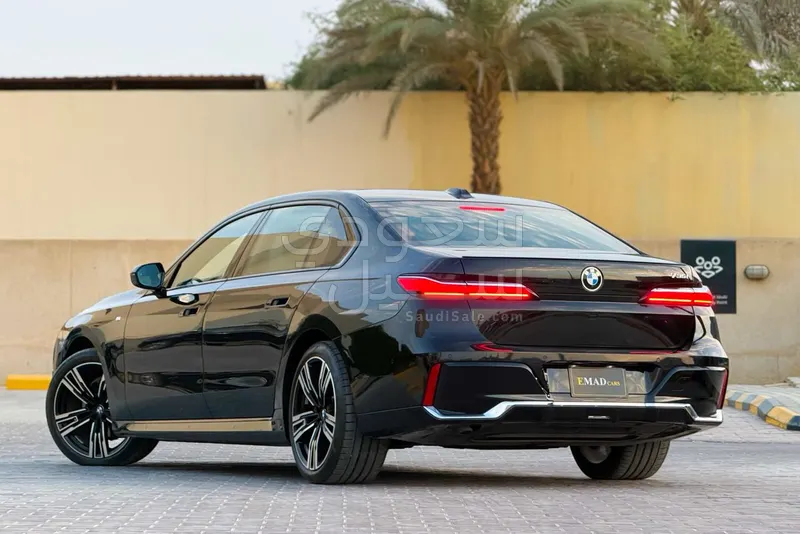 2023 بي ام دبليو الفئة السابعة 735أي