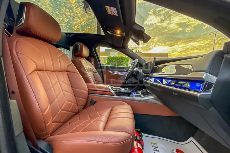 2023 بي ام دبليو الفئة السابعة 735أي