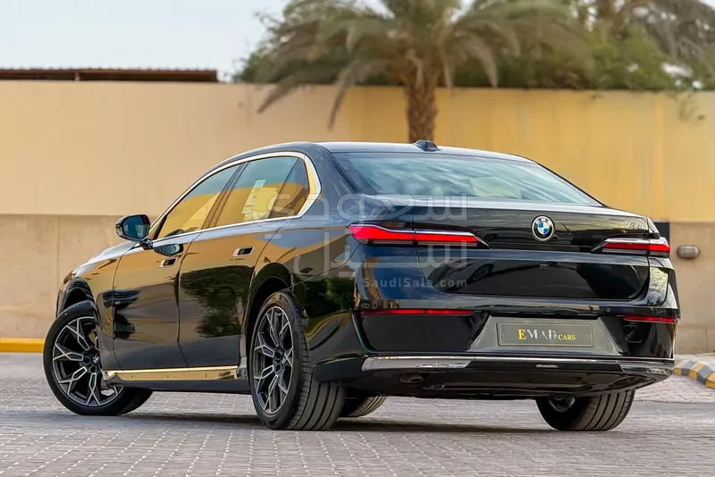 2026 بي ام دبليو الفئة السابعة 735أي