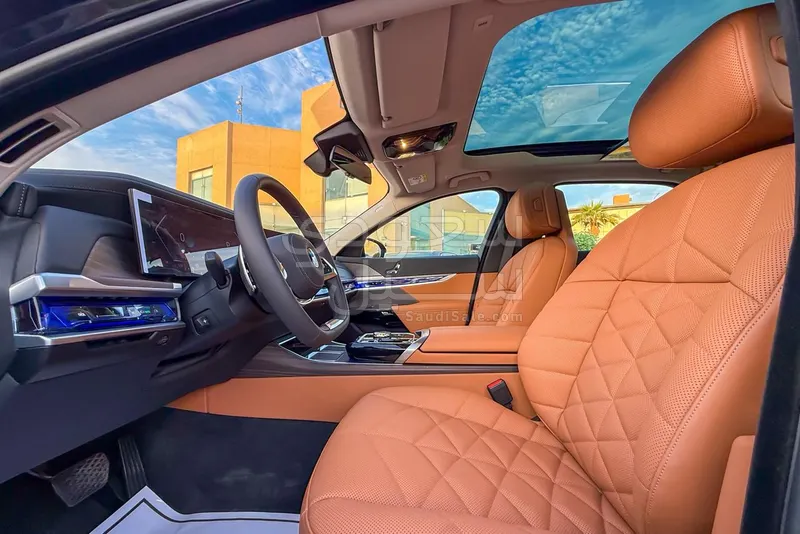 2026 بي ام دبليو الفئة السابعة 735أي