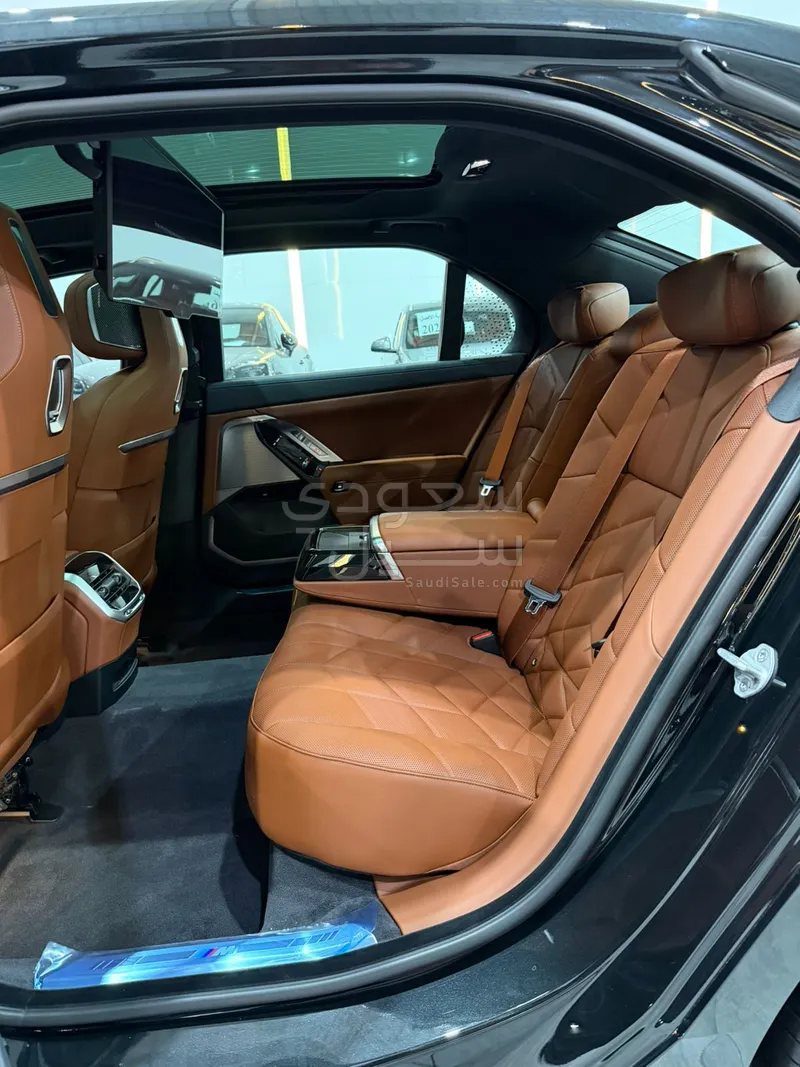 2026 بي ام دبليو الفئة السابعة 735أي