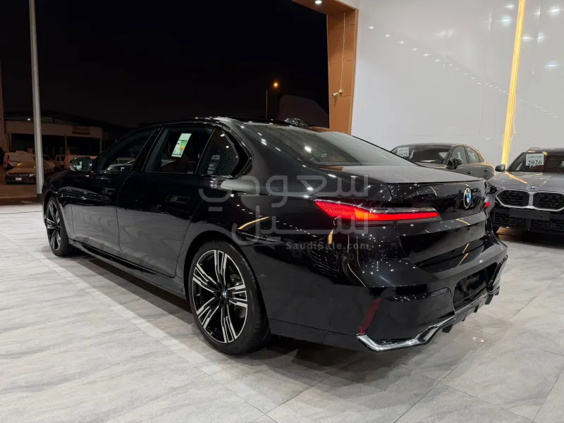 2026 بي ام دبليو الفئة السابعة 735أي