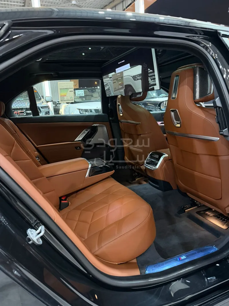 2026 بي ام دبليو الفئة السابعة 735أي