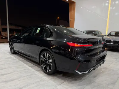 2026 بي ام دبليو الفئة السابعة 735أي