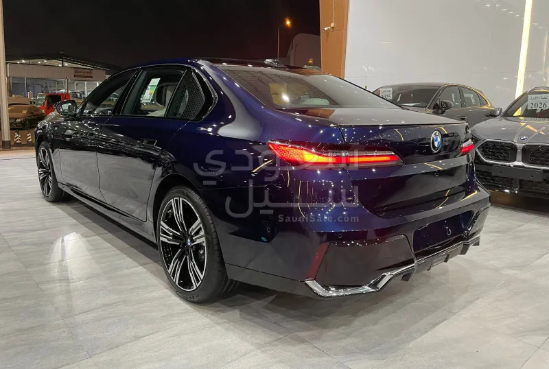 2026 بي ام دبليو الفئة السابعة 735أي