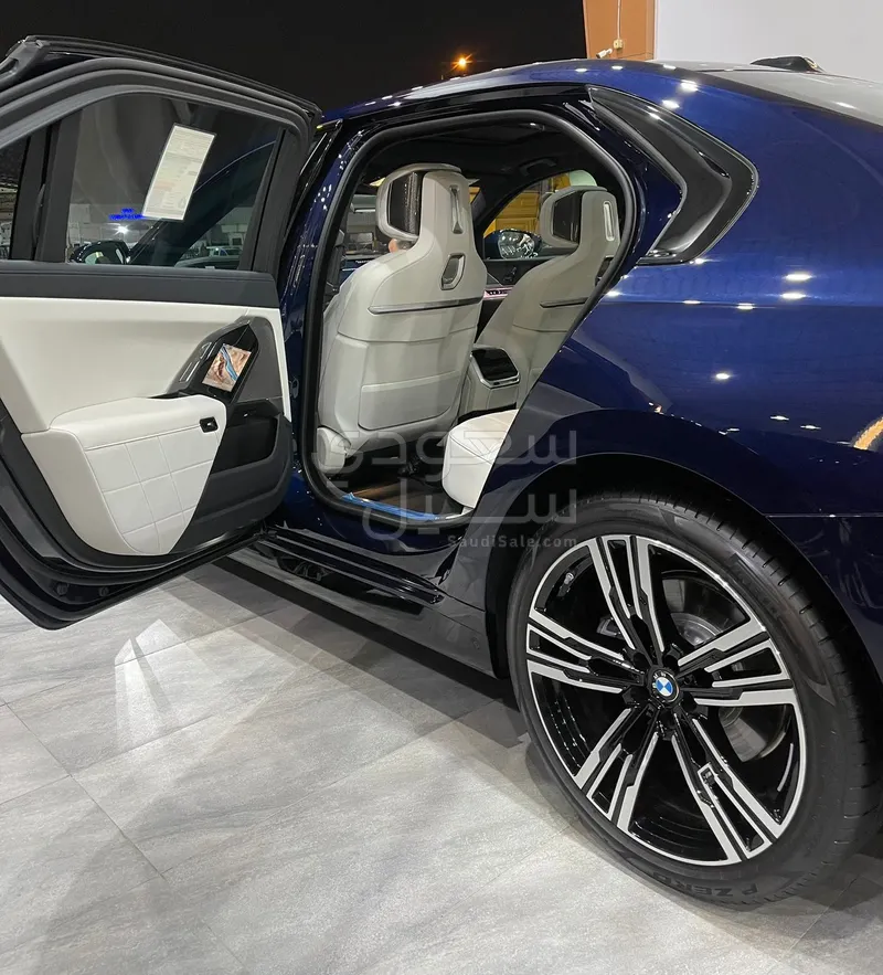 2026 بي ام دبليو الفئة السابعة 735أي