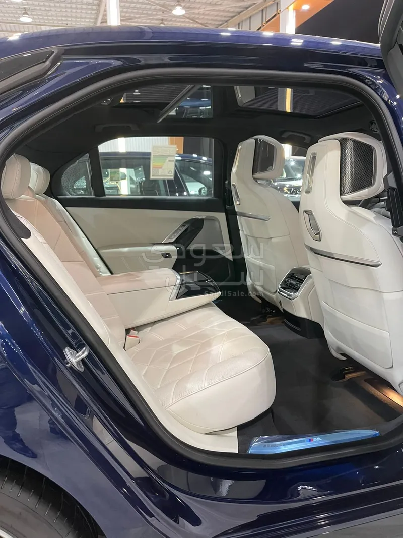 2026 بي ام دبليو الفئة السابعة 735أي