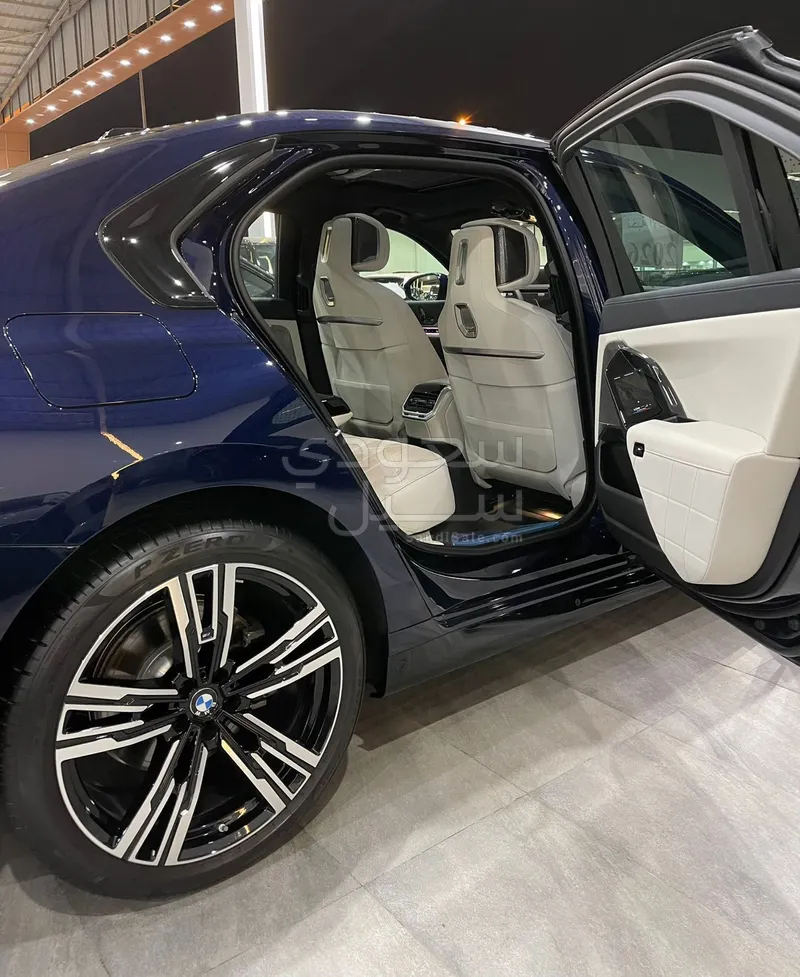 2026 بي ام دبليو الفئة السابعة 735أي