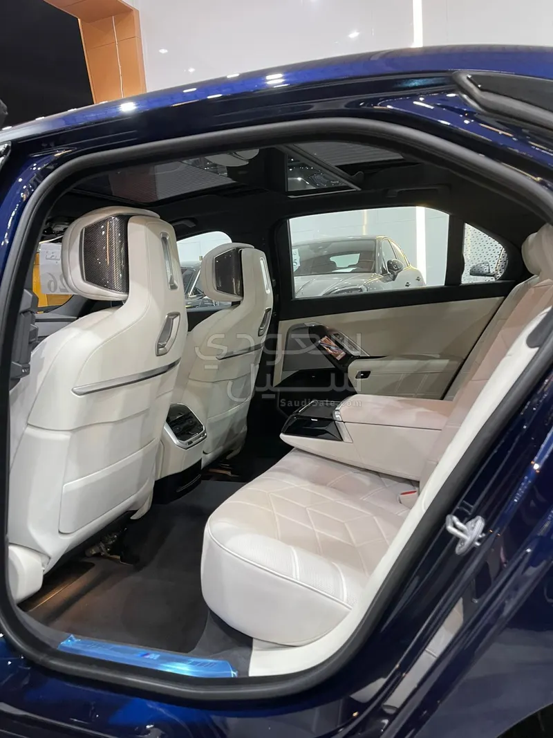 2026 بي ام دبليو الفئة السابعة 735أي