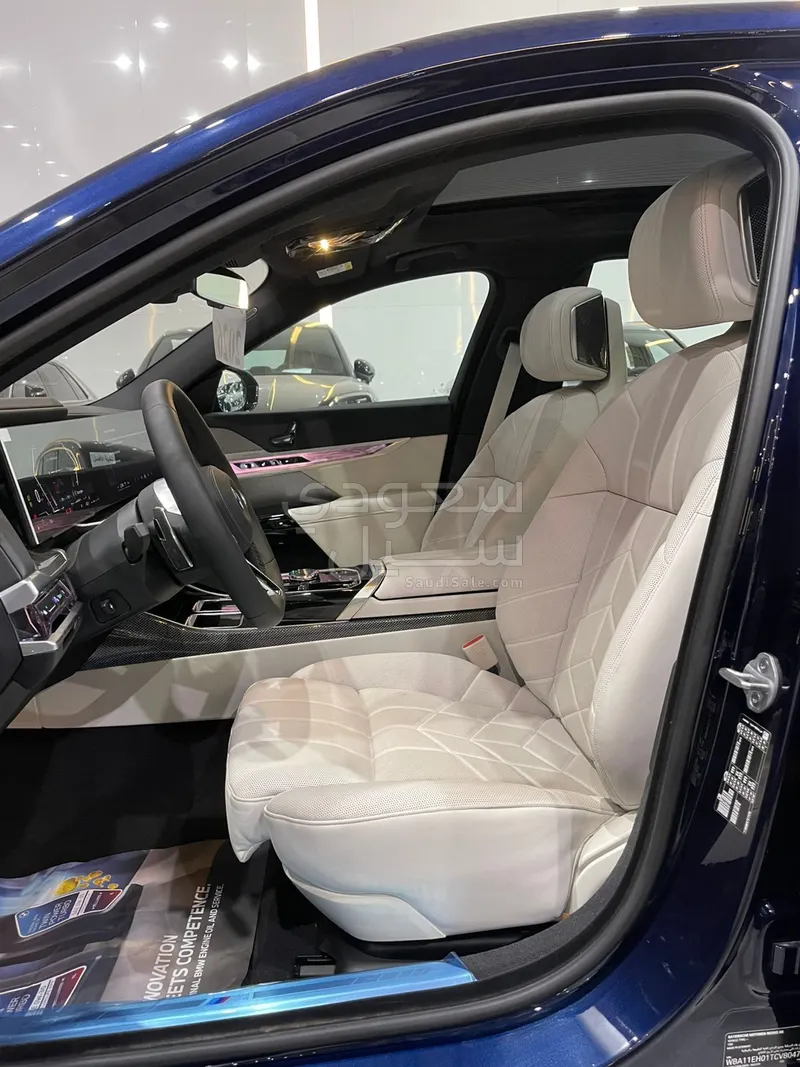 2026 بي ام دبليو الفئة السابعة 735أي