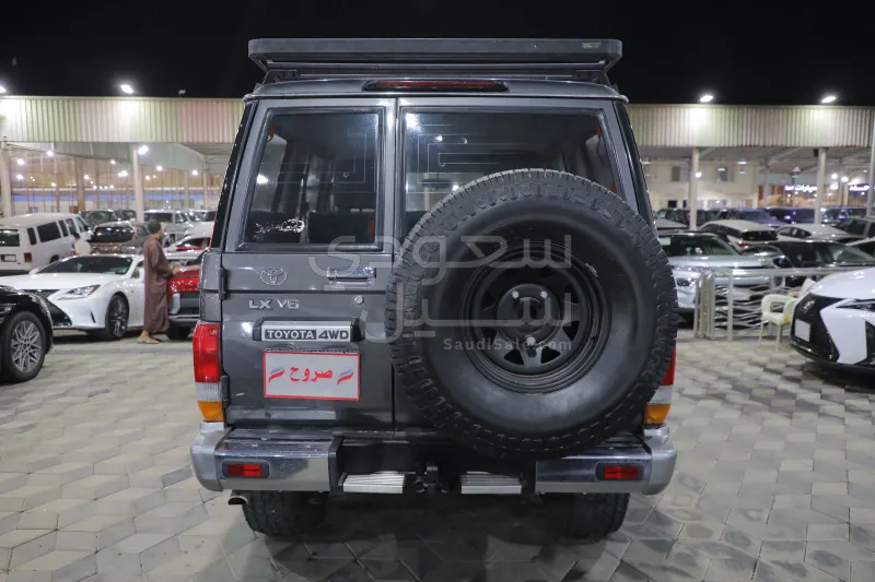 2011 تويوتا لاند كروزر ربع ال اكس