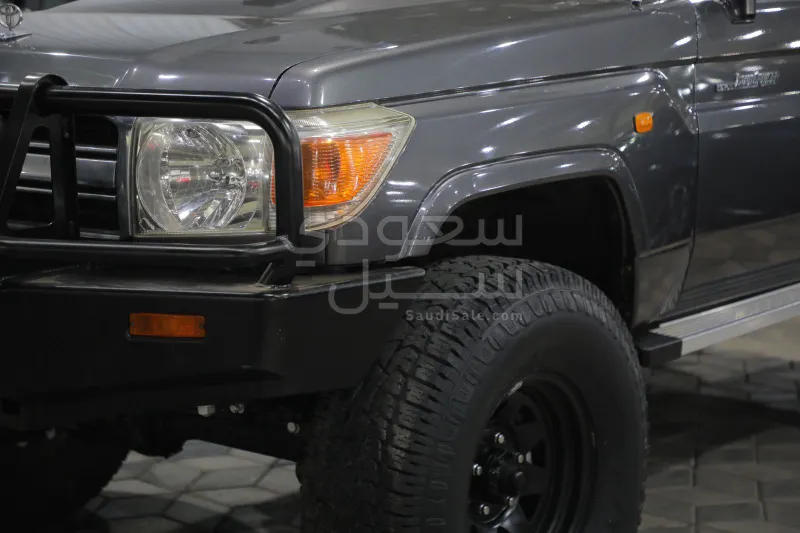 2011 تويوتا لاند كروزر ربع ال اكس