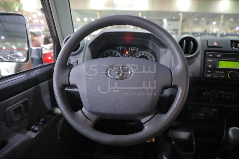 2011 تويوتا لاند كروزر ربع ال اكس