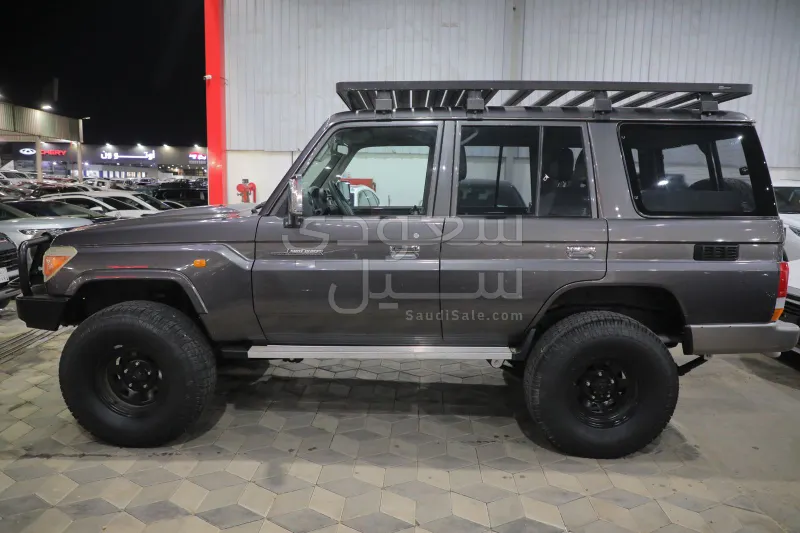 2011 تويوتا لاند كروزر ربع ال اكس