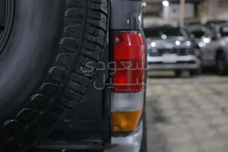 2011 تويوتا لاند كروزر ربع ال اكس