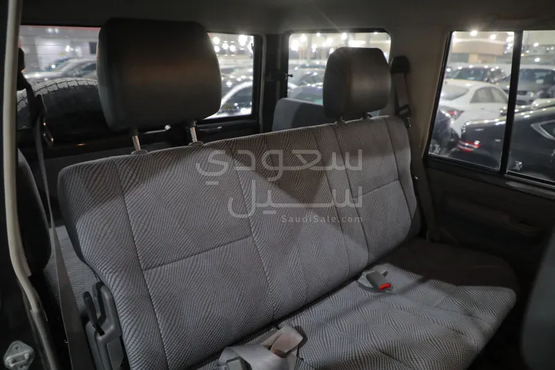 2011 تويوتا لاند كروزر ربع ال اكس