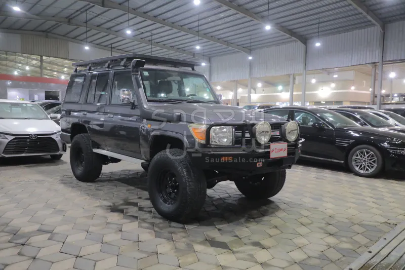 2011 تويوتا لاند كروزر ربع ال اكس