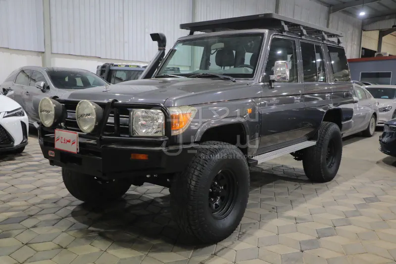 2011 تويوتا لاند كروزر ربع ال اكس