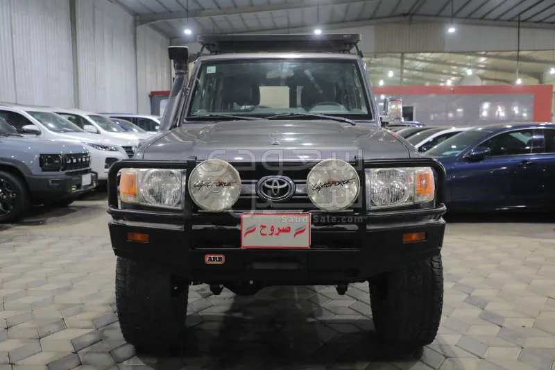 2011 تويوتا لاند كروزر ربع ال اكس