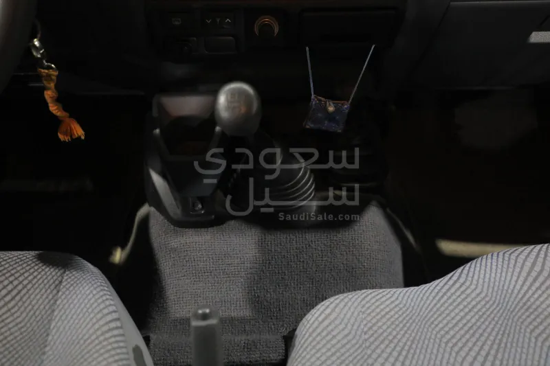 2011 تويوتا لاند كروزر ربع ال اكس