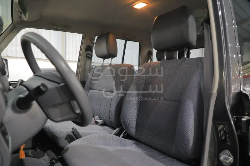 2011 تويوتا لاند كروزر ربع ال اكس