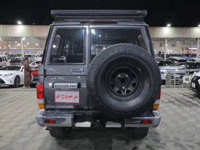 2011 تويوتا لاند كروزر ربع ال اكس