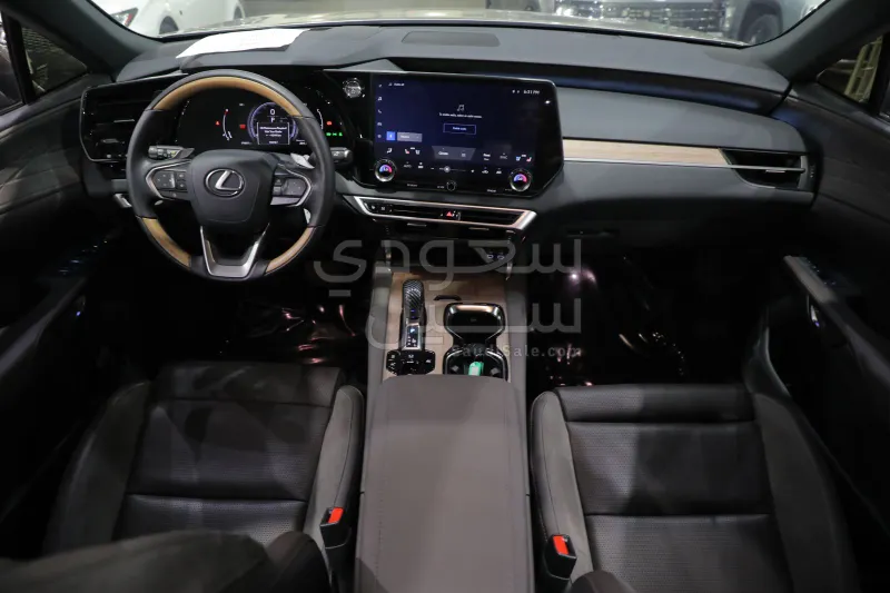 2024 لكزس أر إكس 350