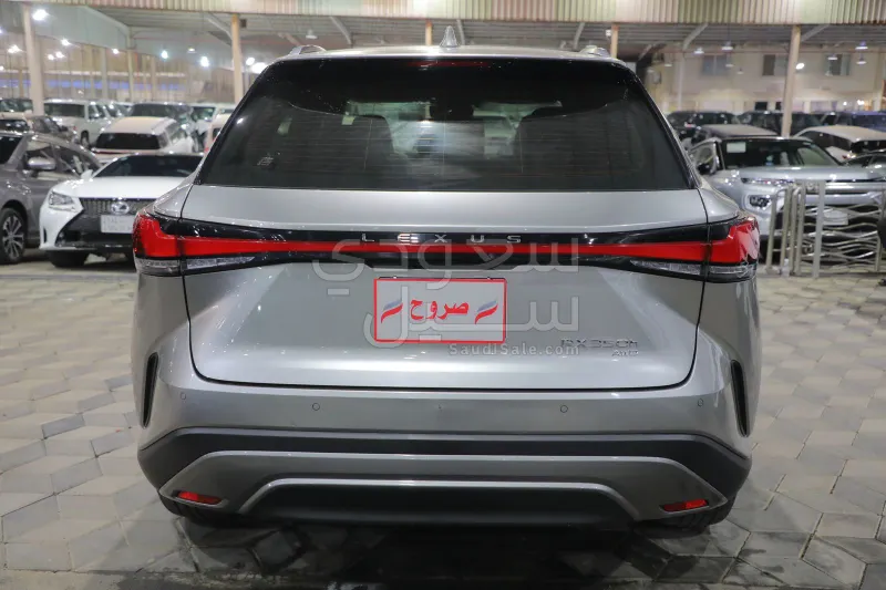 2024 لكزس أر إكس 350