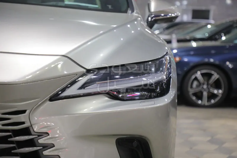 2024 لكزس أر إكس 350